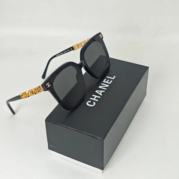 CHANEL Elegant Black Sunglasses with Gold Details display picture 1